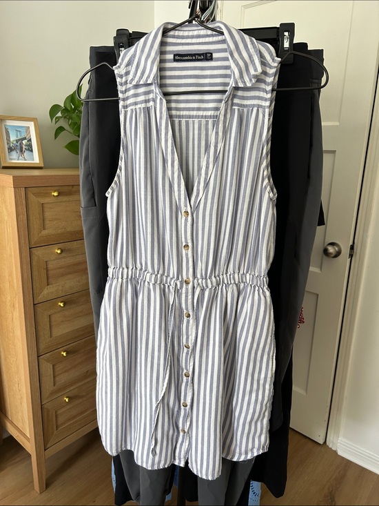 Abercrombie & Fitch Dresses & Skirts - Abercrombie & Fitch Button Down Dress. Size SP. PTP 16.5”. Stretch with pockets